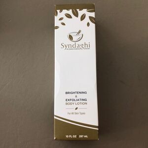 FFF Syndaghi Brightening & Exfoliating Body Lotion